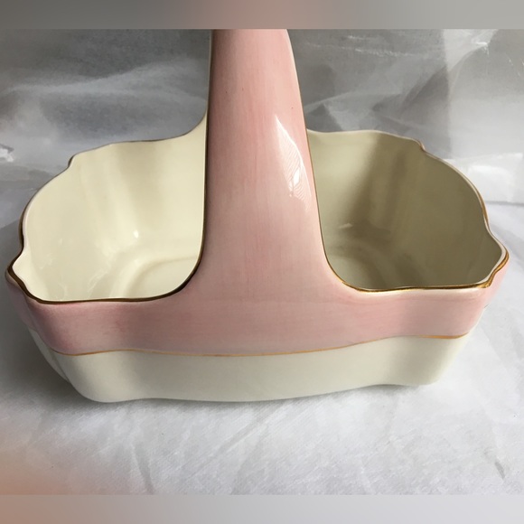 2/$20 Beautiful Ceramic Gift Basket Self Care Towel Holder Planter - Picture 8 of 15